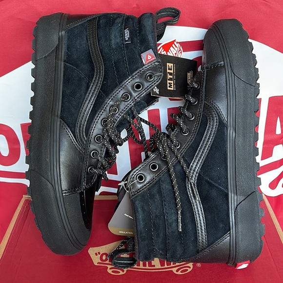 Vans • WMNS Sk8-Hi Mte-2
Black/Black
VN0007NKBKA
boots - sneakers - Picture 12 of 16